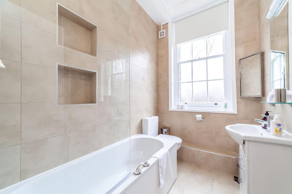 Spacious & Central 3-Bed Flat By Popular Waterloo! لندن المظهر الخارجي الصورة